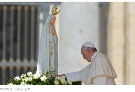 Reze a Nossa Senhora de Fátima com o Papa Francisco